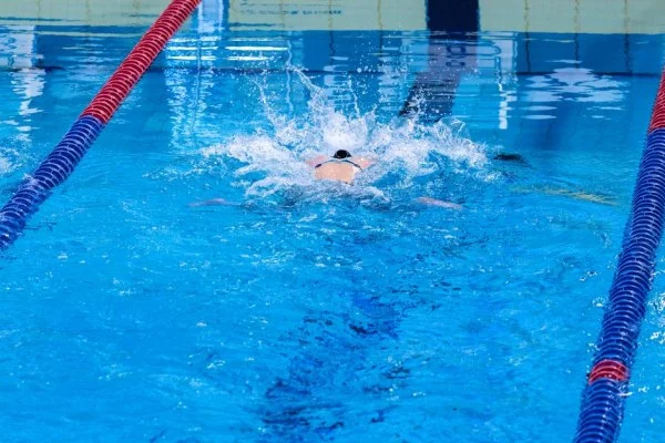 swimmer sprinting